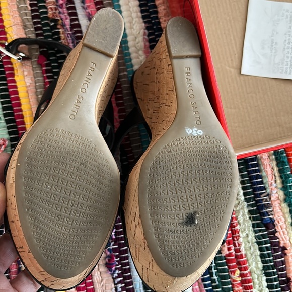 Sandals almost new used 1x size 6 - Picture 5 of 6